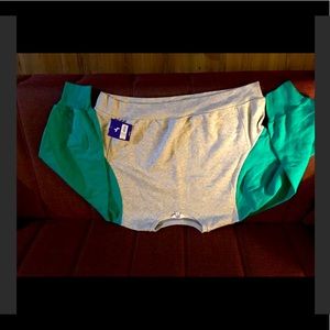 Sweater With green sleeves